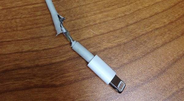 Cara Membedakan Charger iPhone Asli dan Palsu Cara Membedakan Charger iPhone Asli dan Palsu