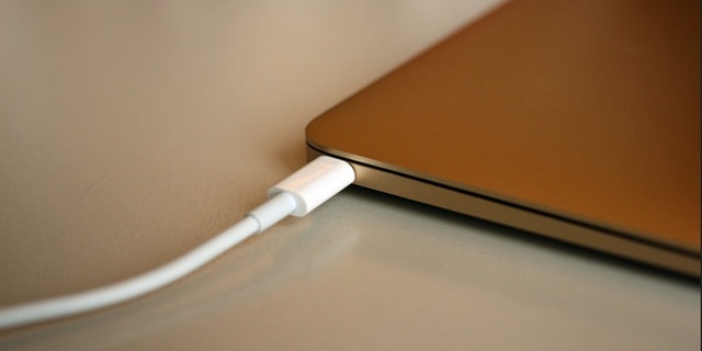 MacBook dengan USB-C