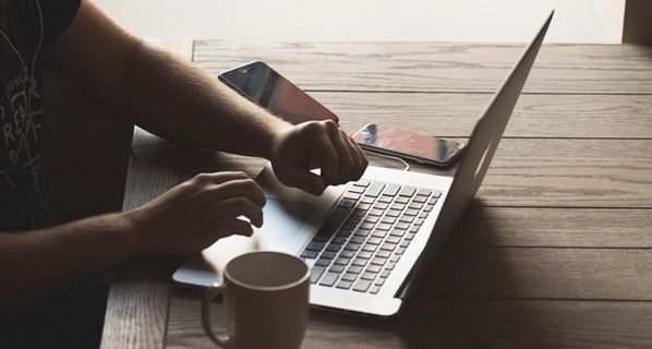 Cara Menampilkan Subtitle di MacBook Saat Nonton Film Cara Menampilkan Subtitle di MacBook Saat Nonton Film