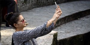 10 Aplikasi Kamera Selfie iOS Terbaik (iPhone + iPad)